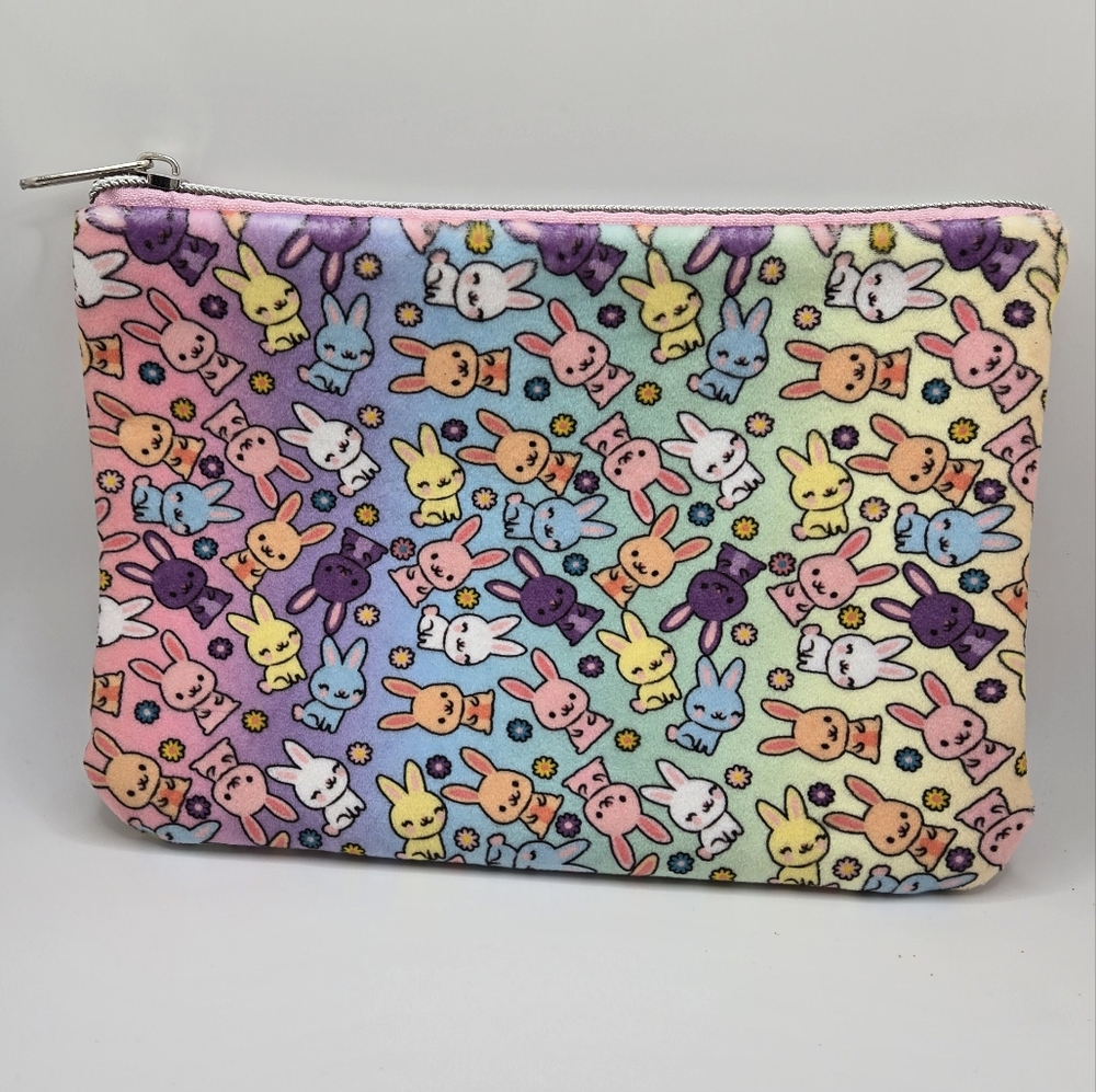 👛 Bunny Print Cosmetic Bag Soft Touch Fabric Pink Interior NWOT 8" X 5.5"